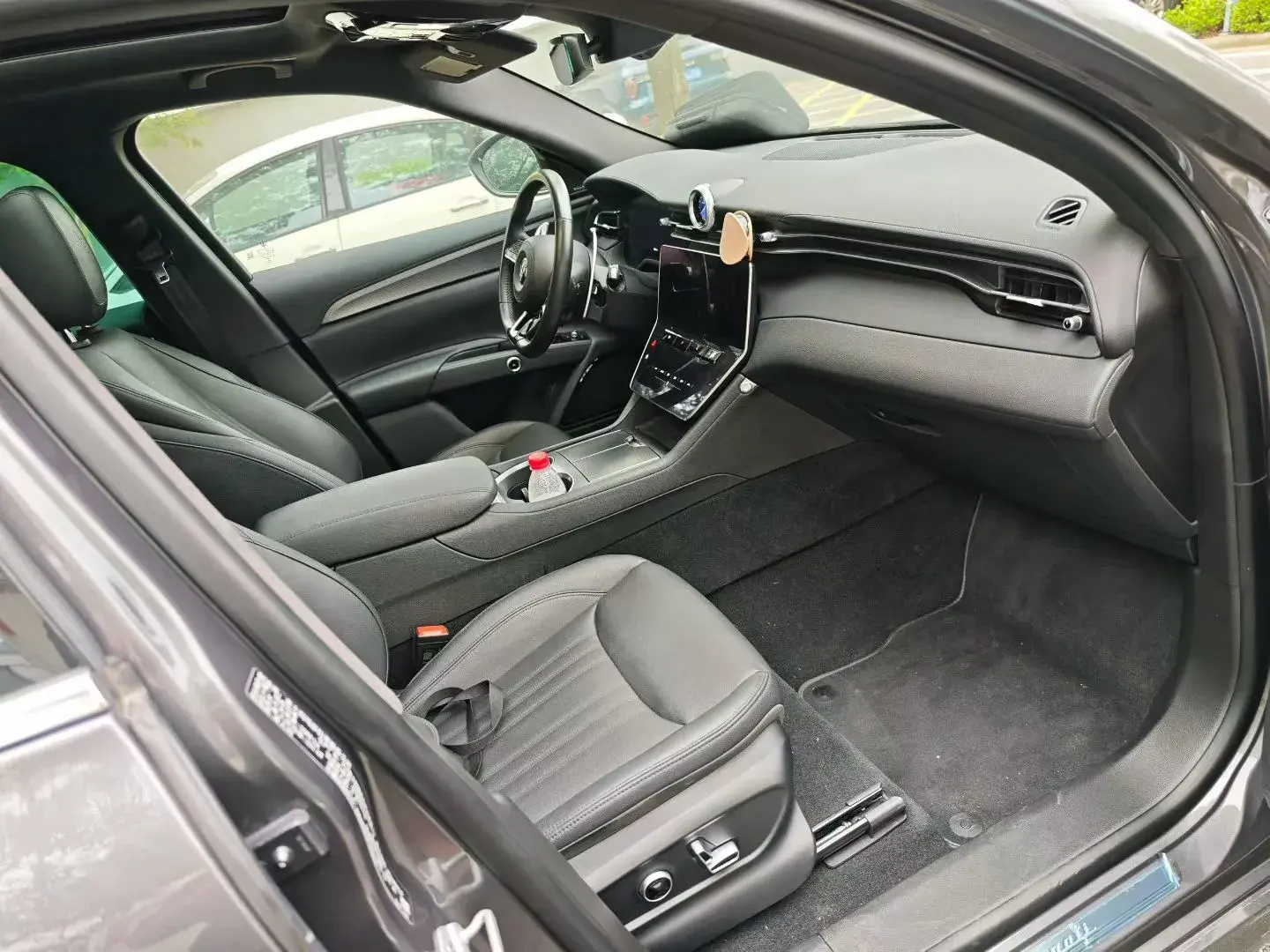 2022 MASERATI LEVANTE thumbnail 2