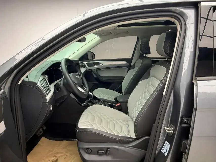 2023 VOLKSWAGEN TAYRON thumbnail 4