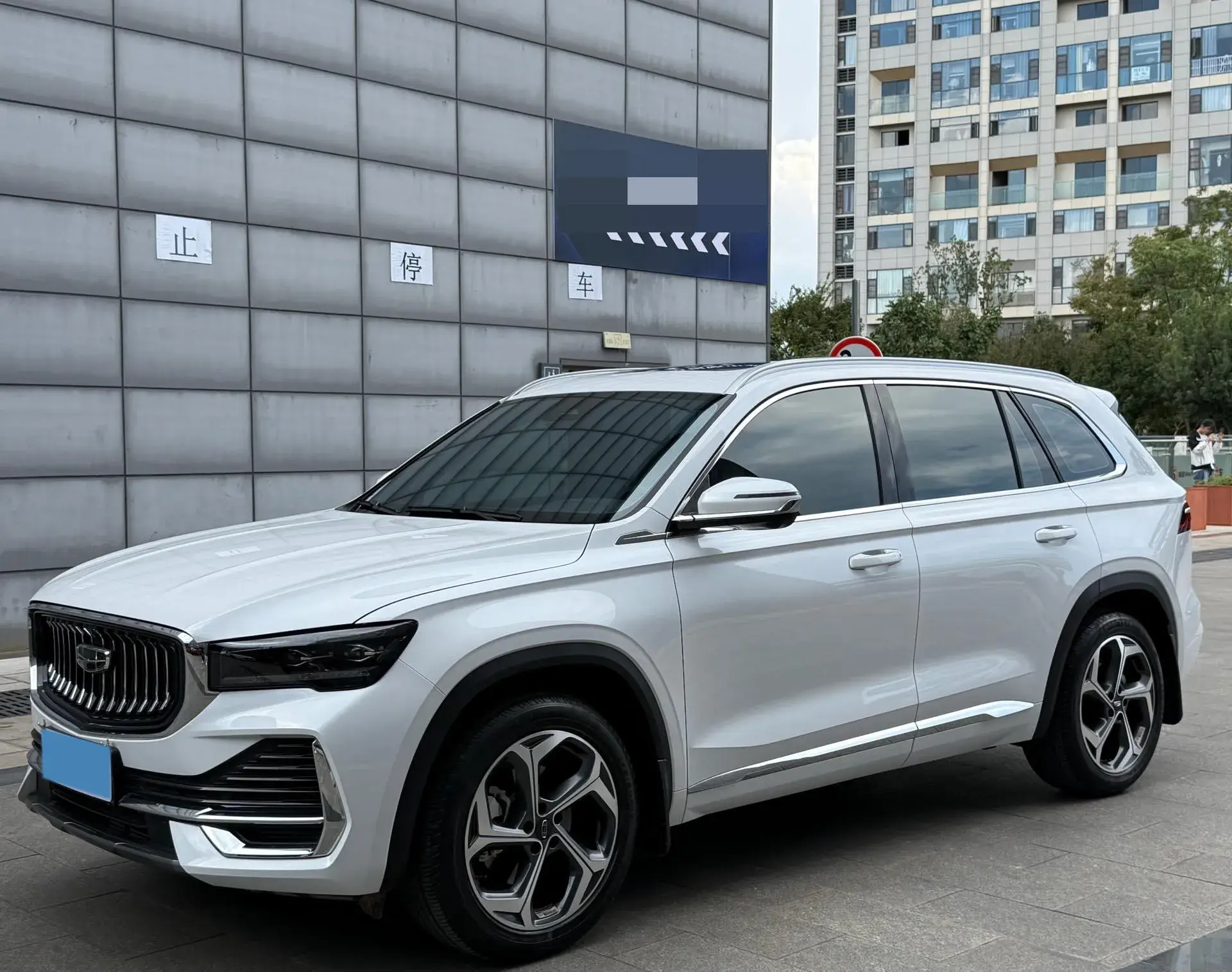 2024 GEELY MONJARO view 1