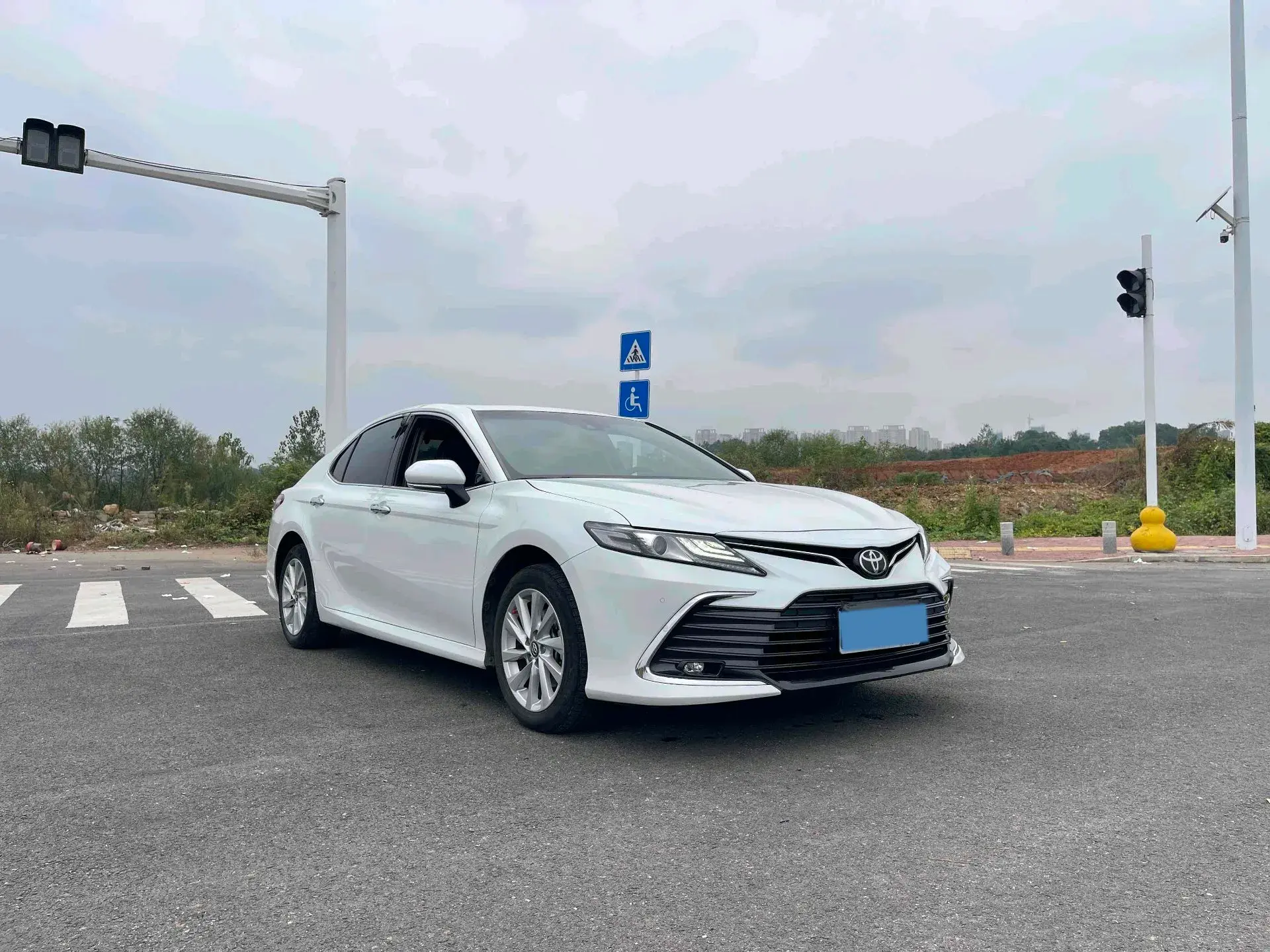 2021 TOYOTA CAMRY thumbnail 2