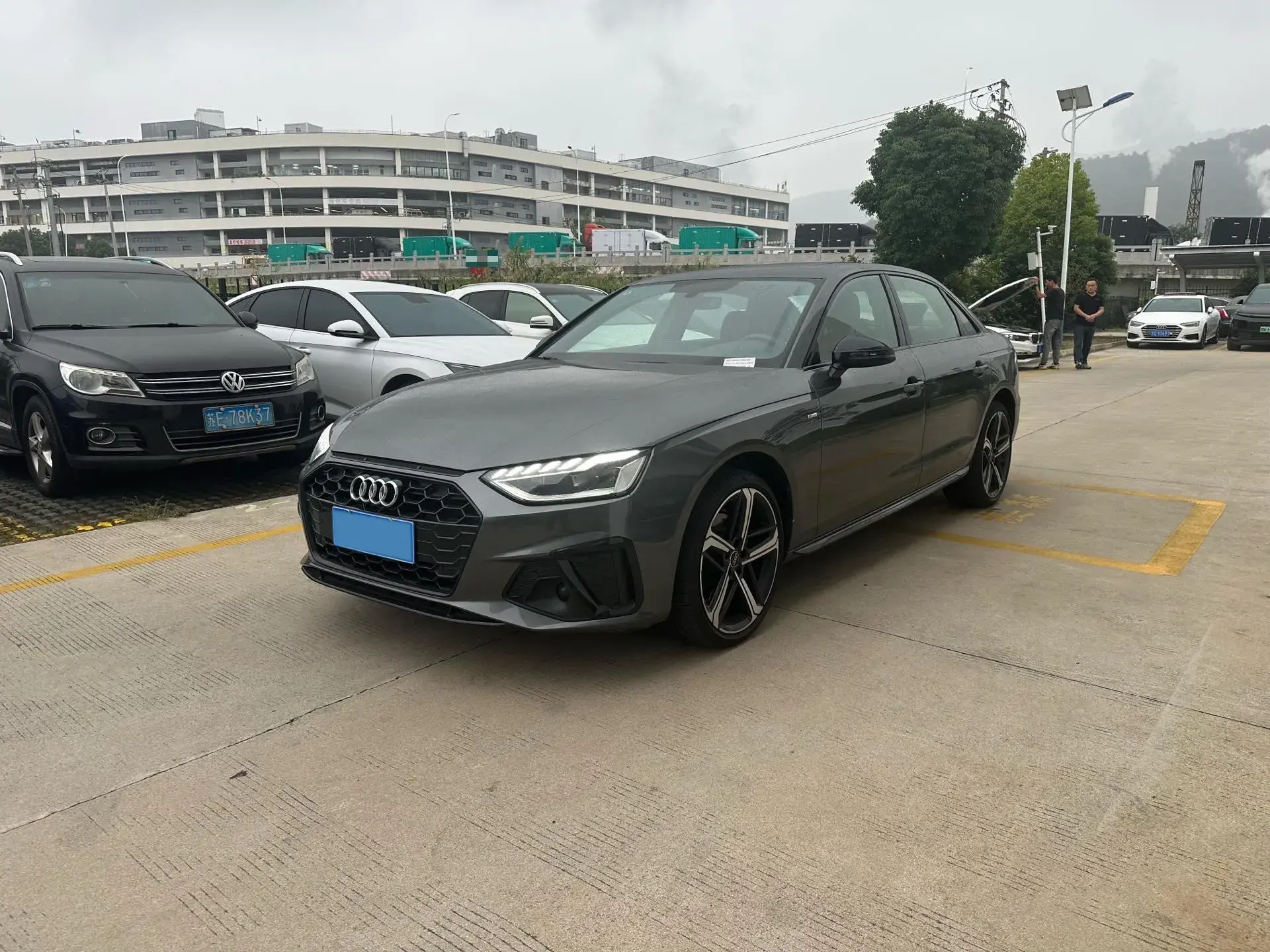 2023 AUDI A4L view 1
