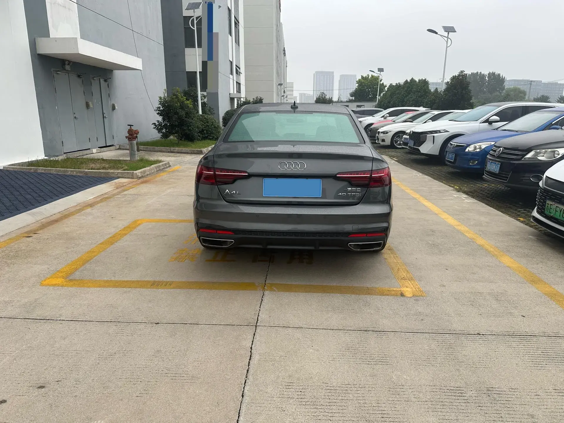 2023 AUDI A4L thumbnail 4