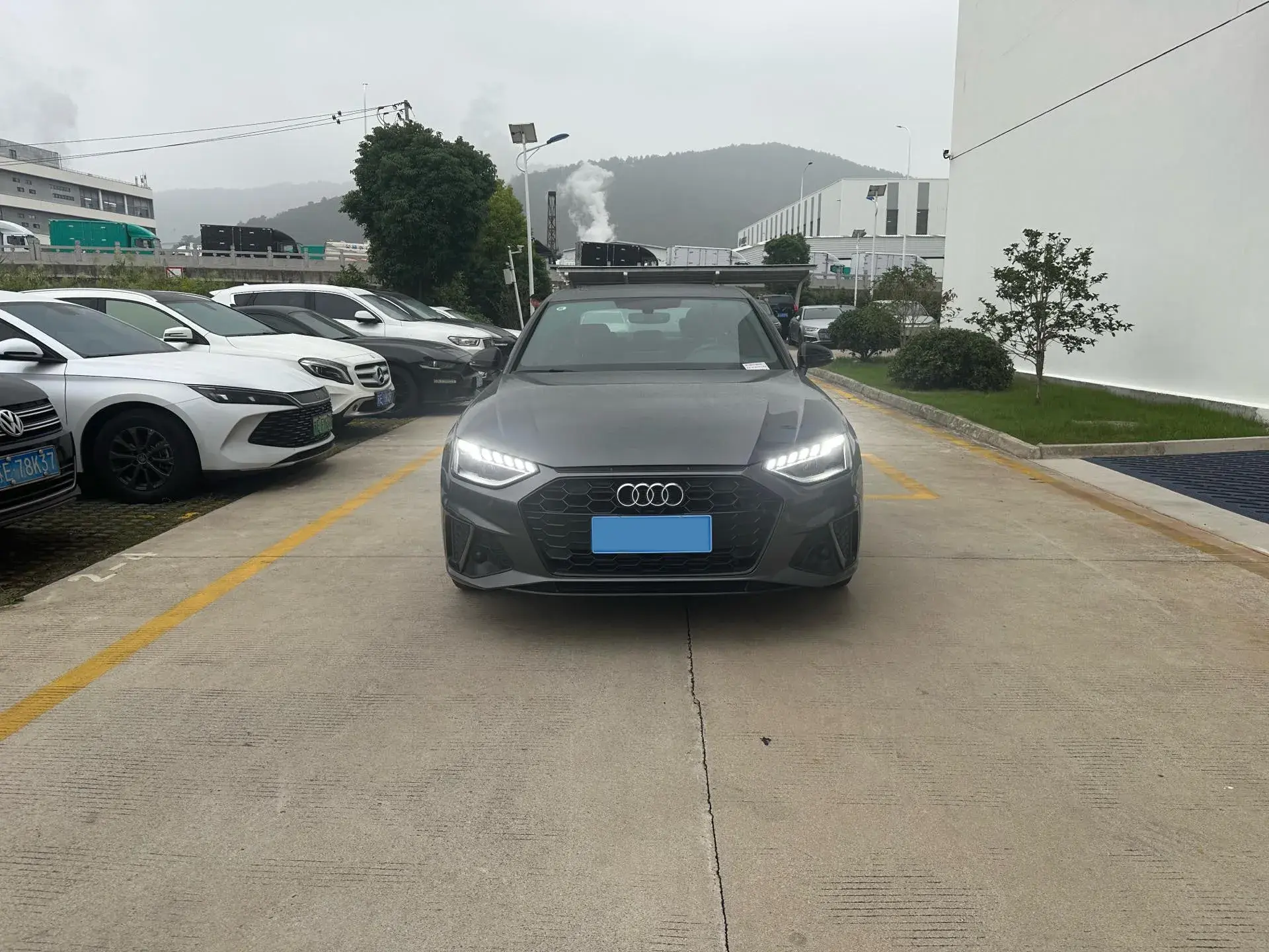 2023 AUDI A4L thumbnail 2