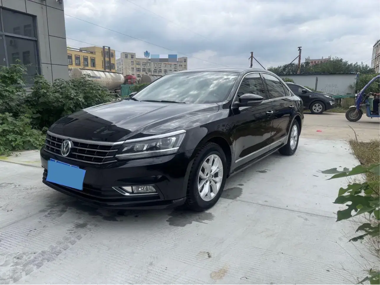 2017 VOLKSWAGEN PASSAT view 1
