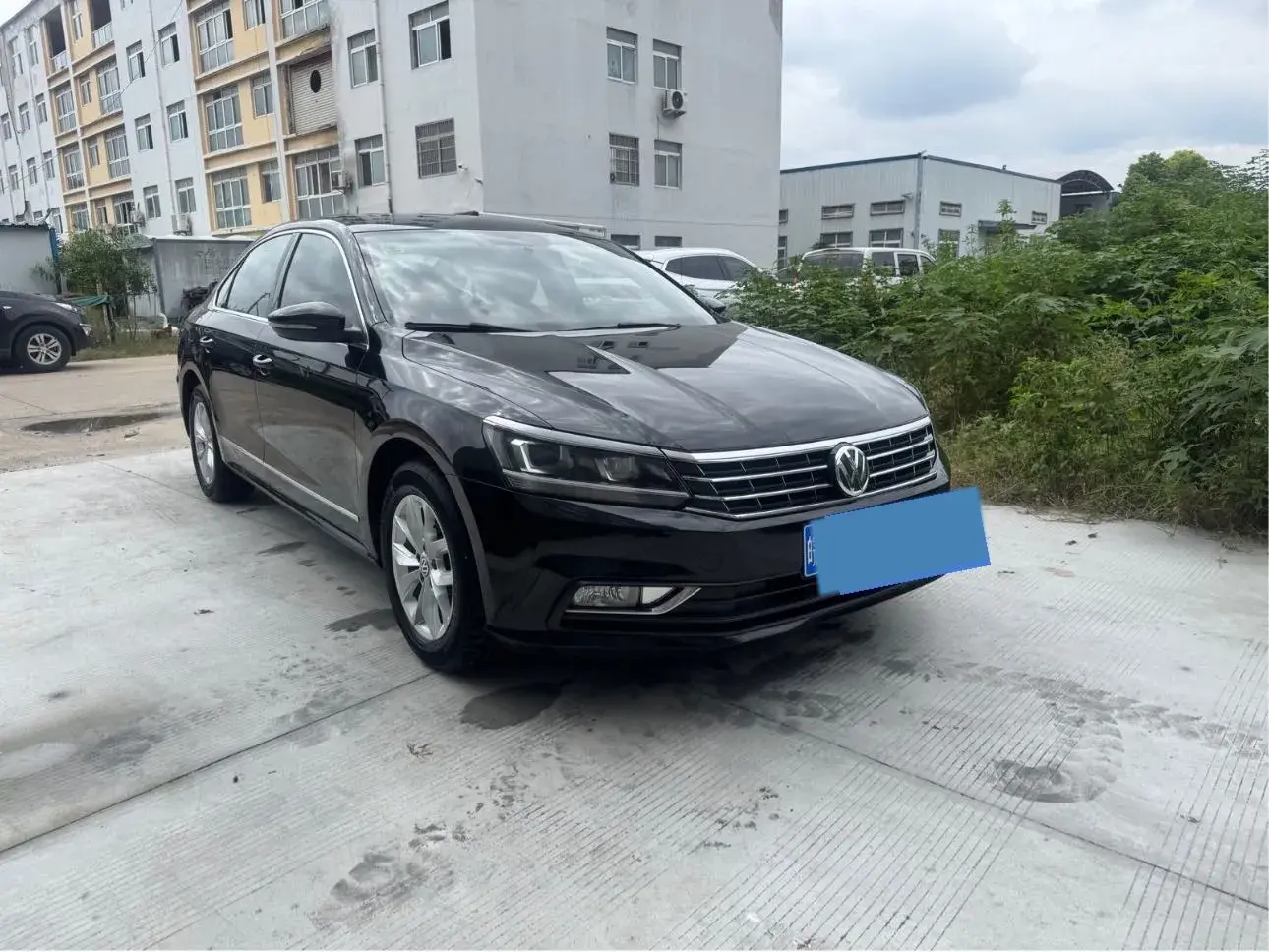 2017 VOLKSWAGEN PASSAT thumbnail 3