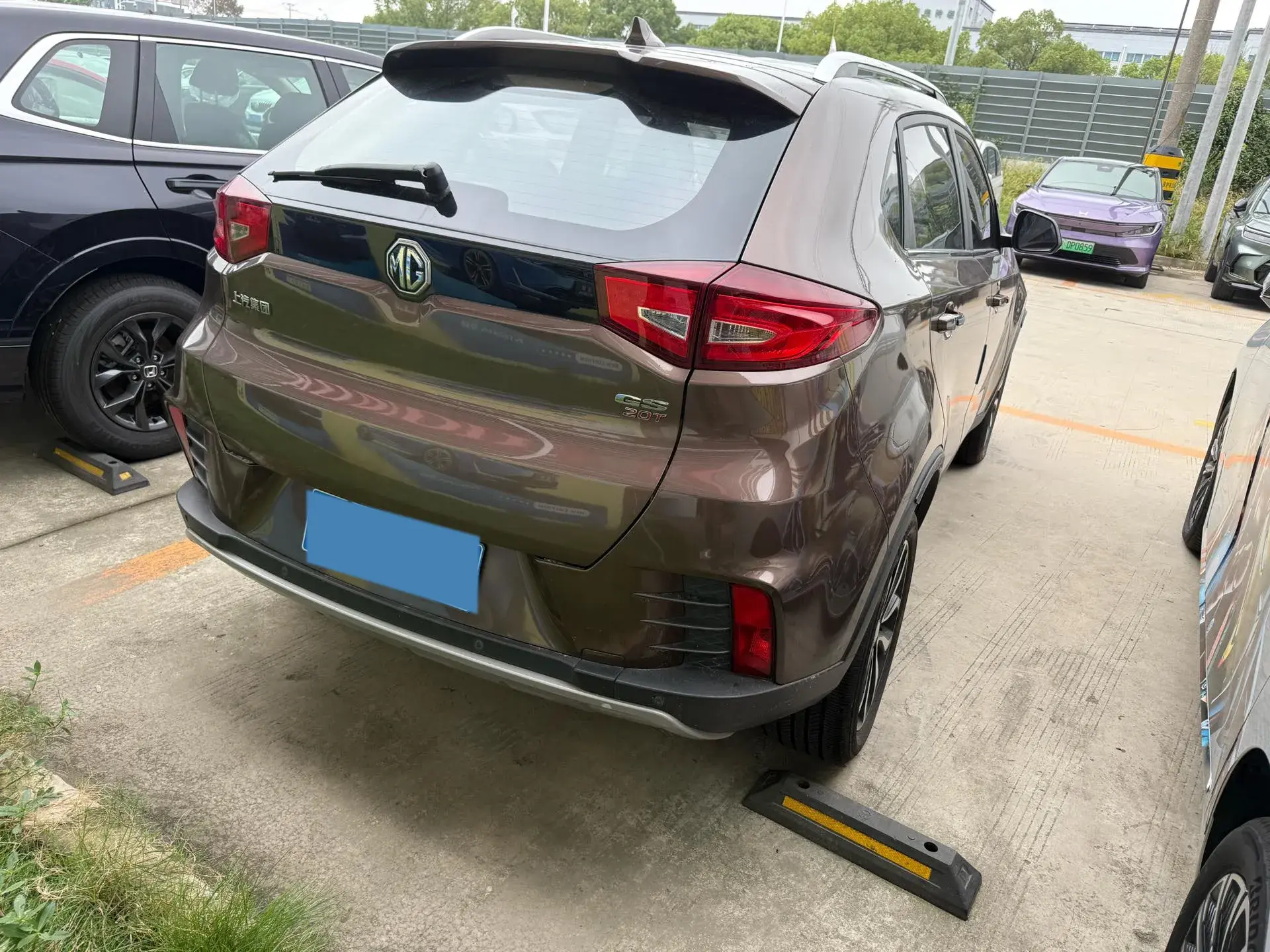 2017 MG GS thumbnail 3