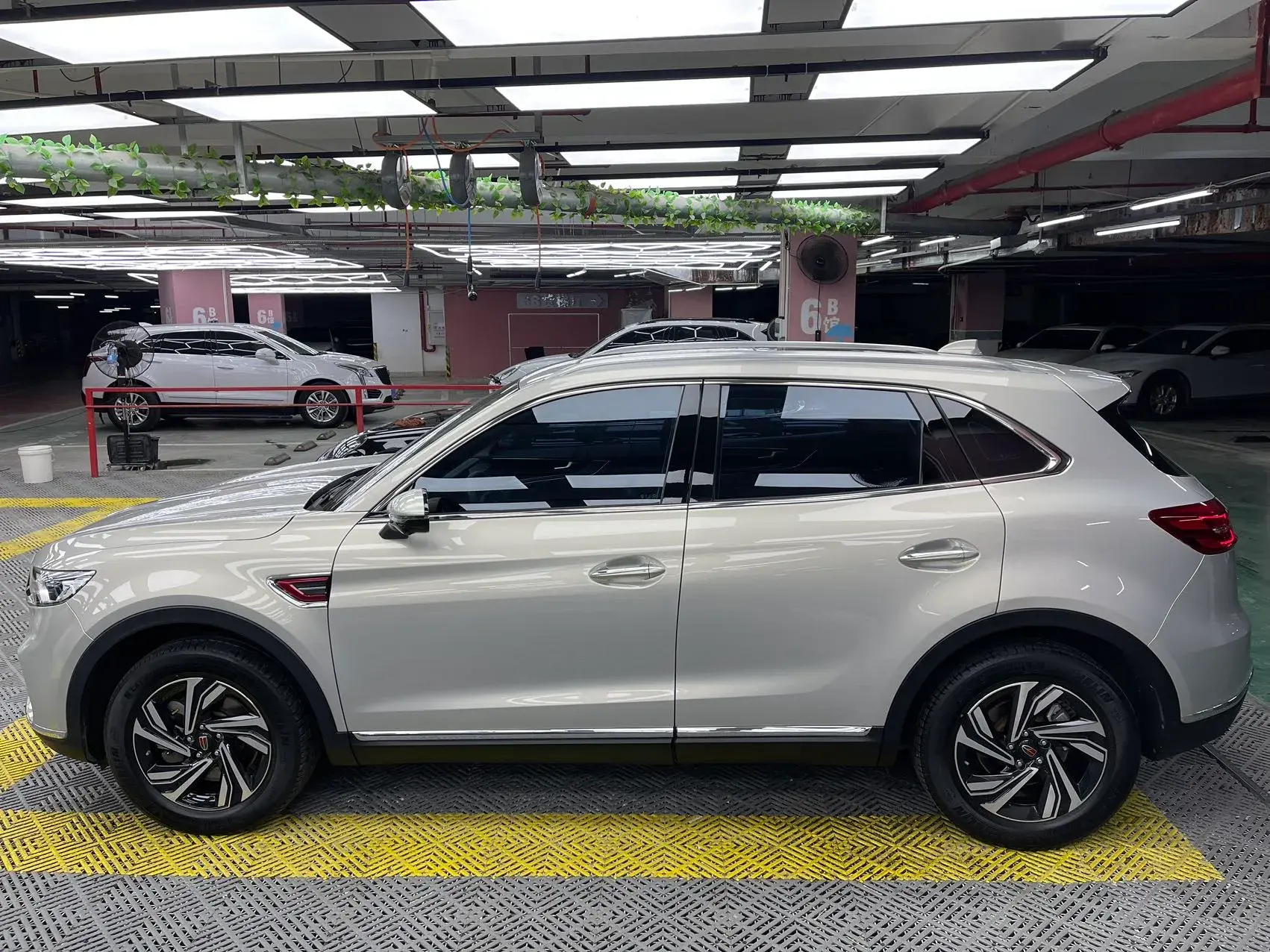 2019 HONGQI HS5 thumbnail 3