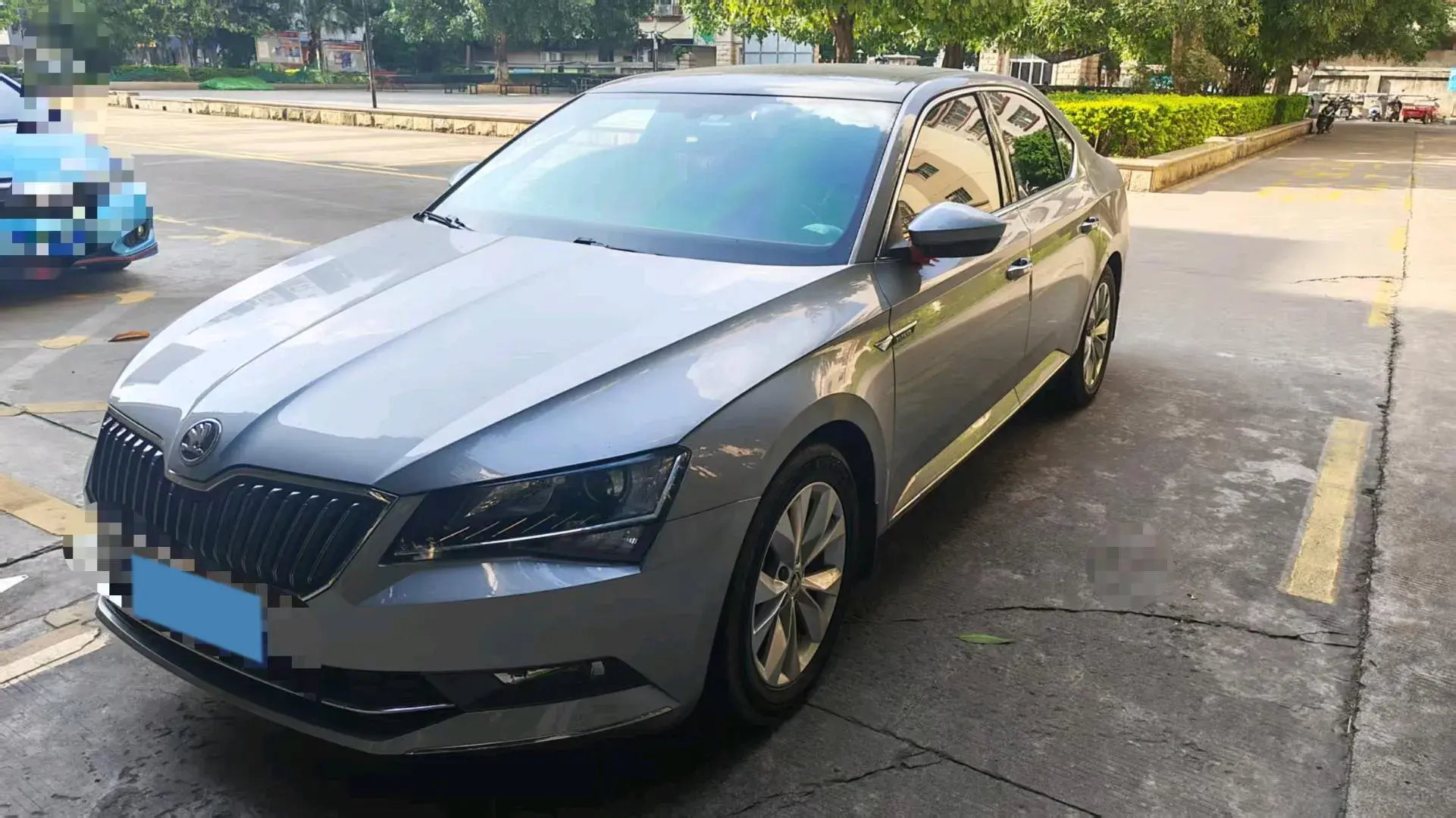2018 SKODA SUPERB view 1