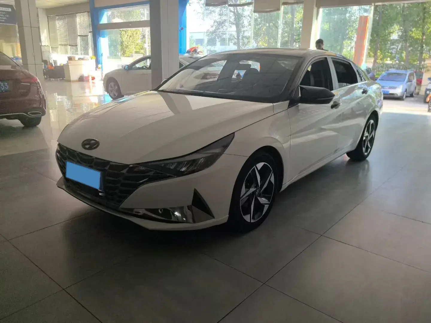 2022 HYUNDAI ELANTRA view 1