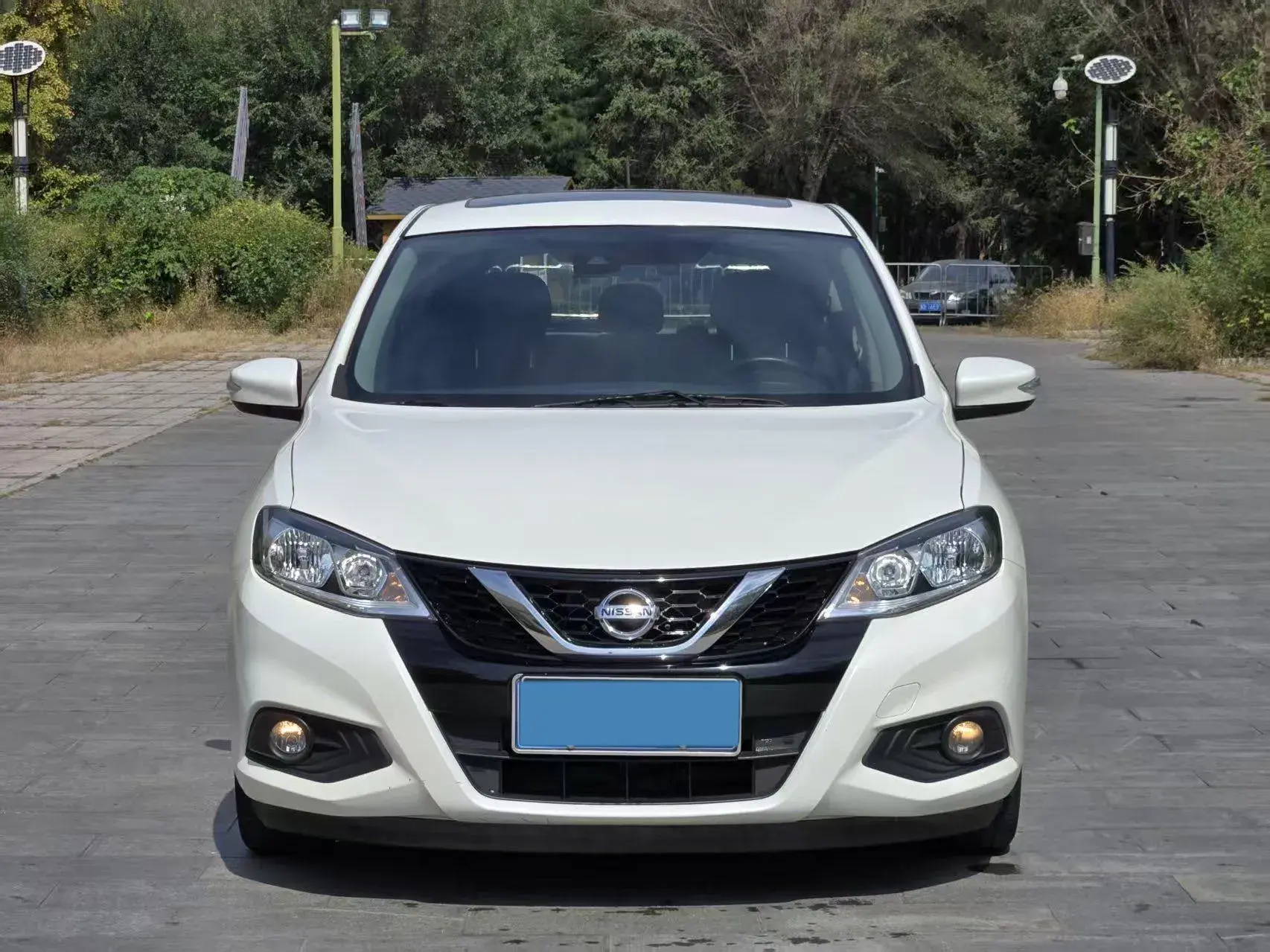 2020 NISSAN TIIDA thumbnail 2
