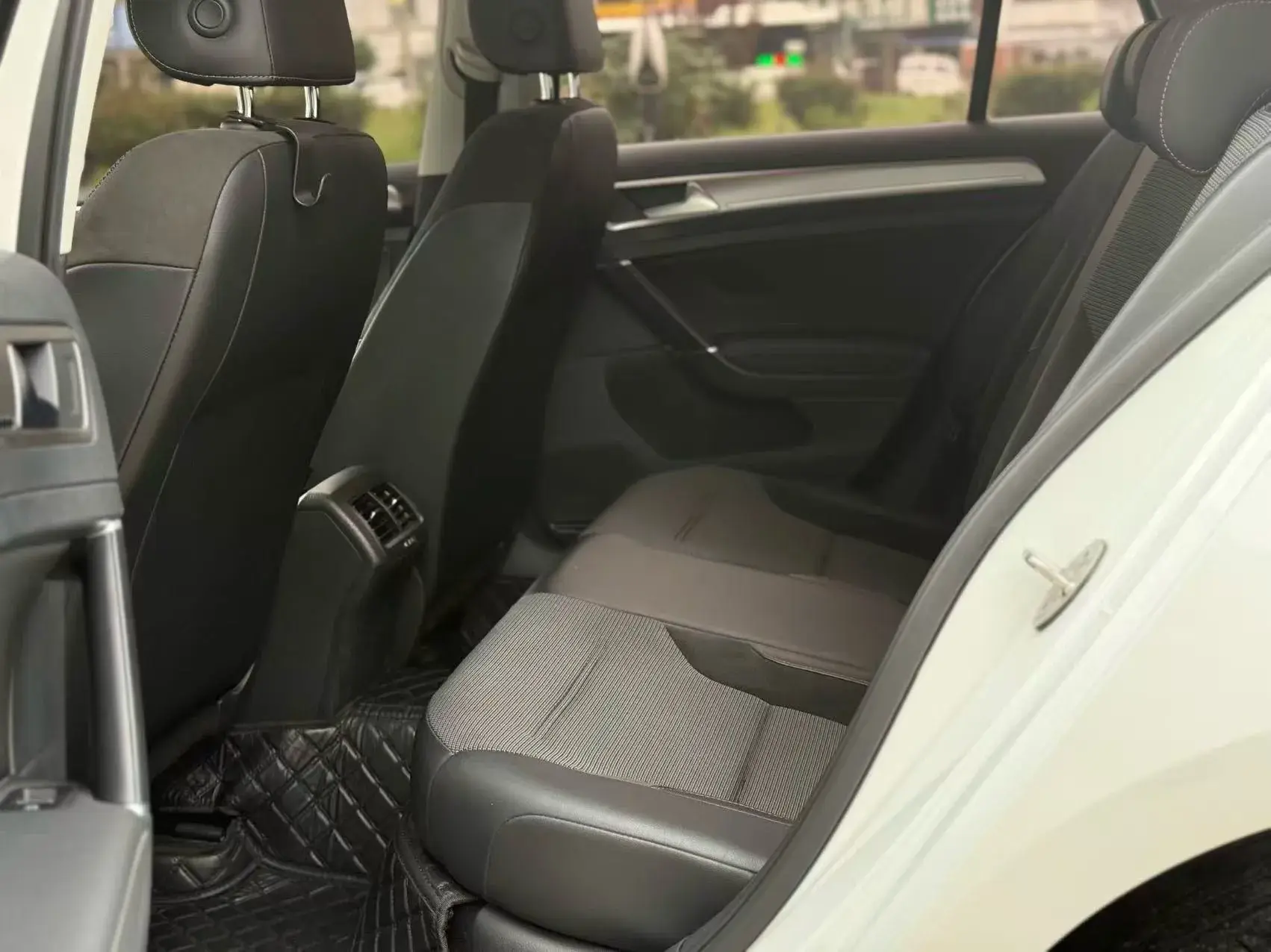 2018 VOLKSWAGEN GOLF thumbnail 4