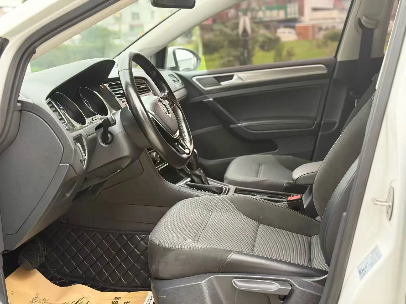 2018 VOLKSWAGEN GOLF thumbnail 3