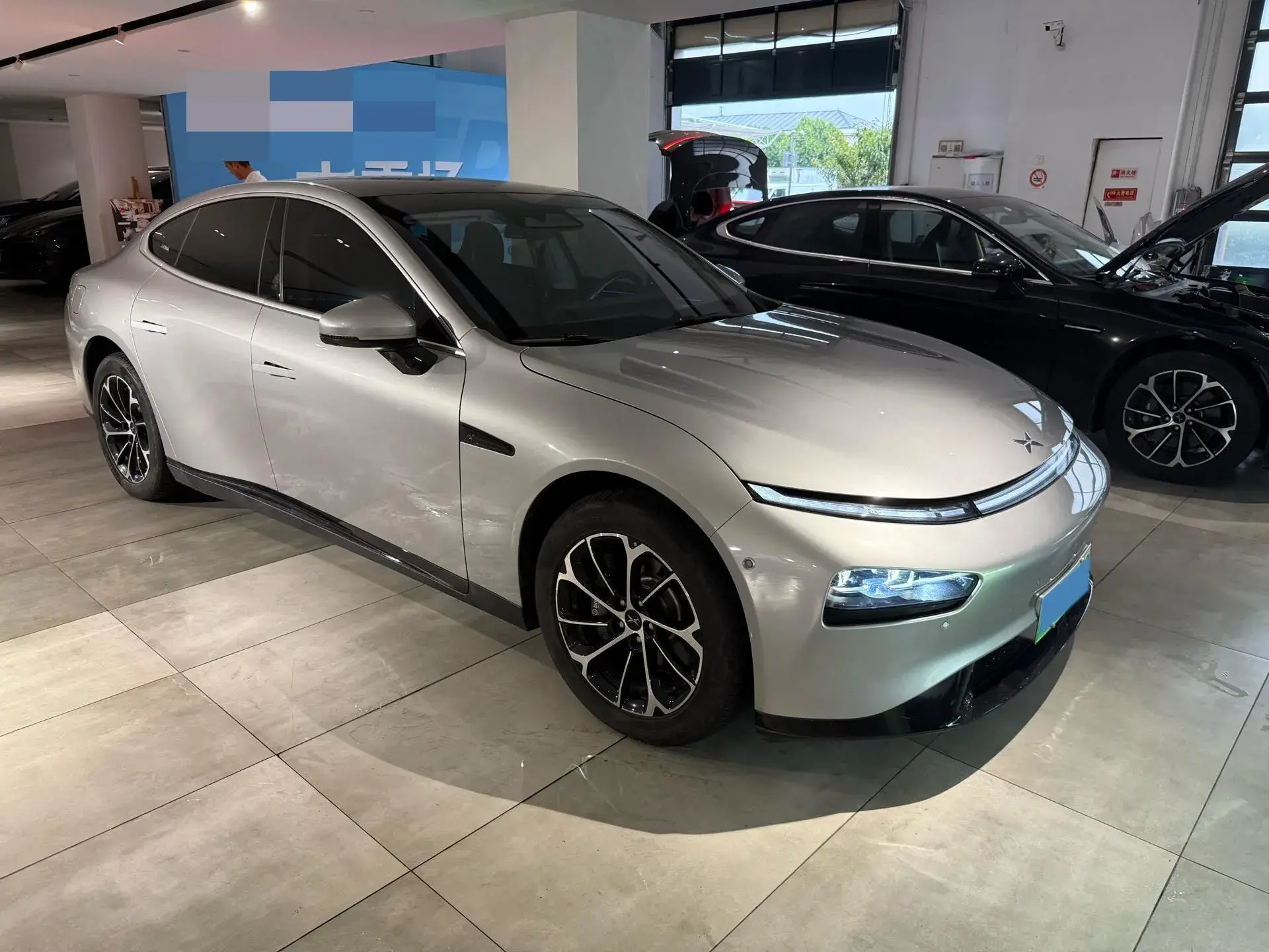 2022 XPENG P7 thumbnail 3