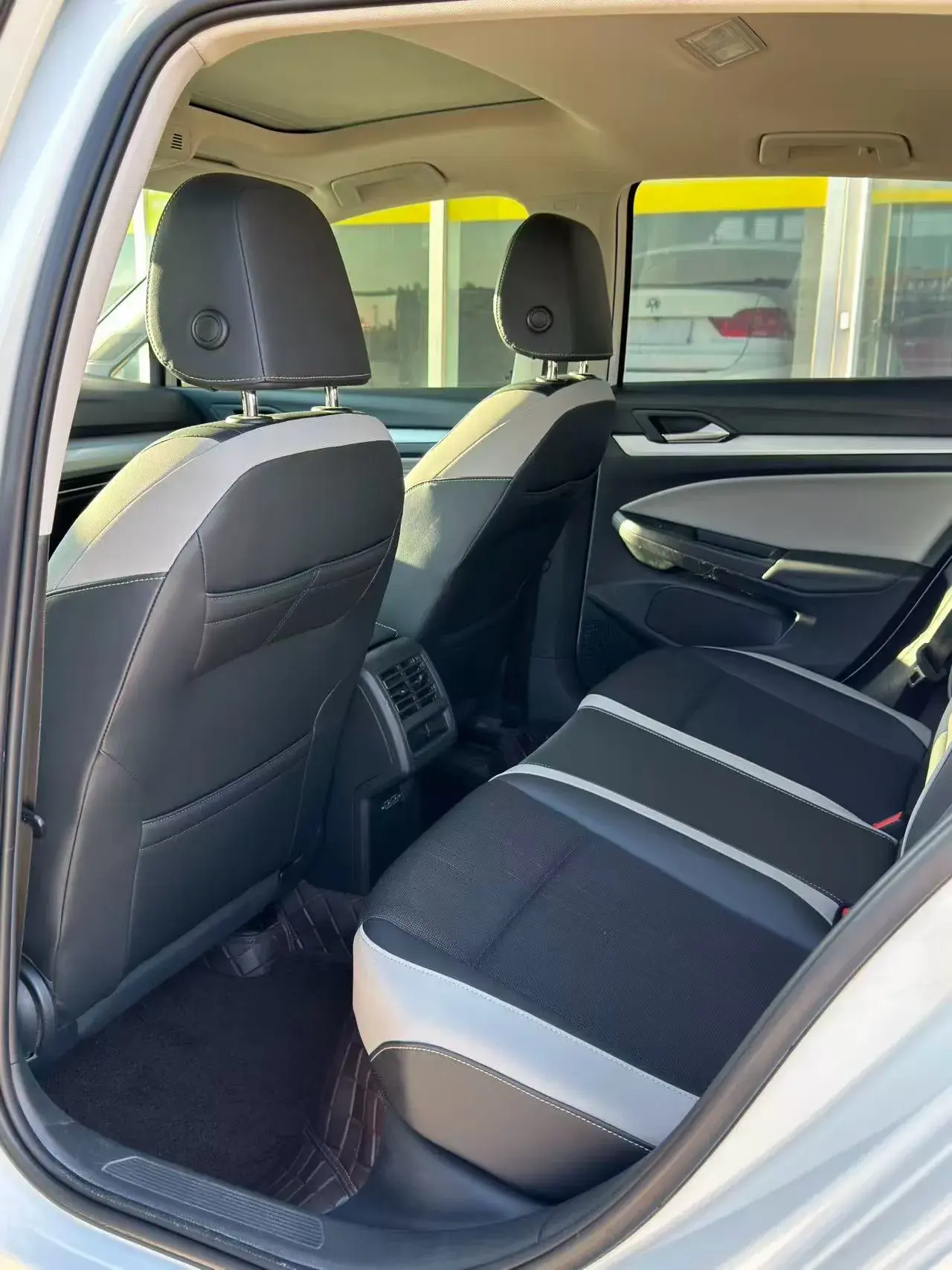 2021 VOLKSWAGEN GOLF thumbnail 4