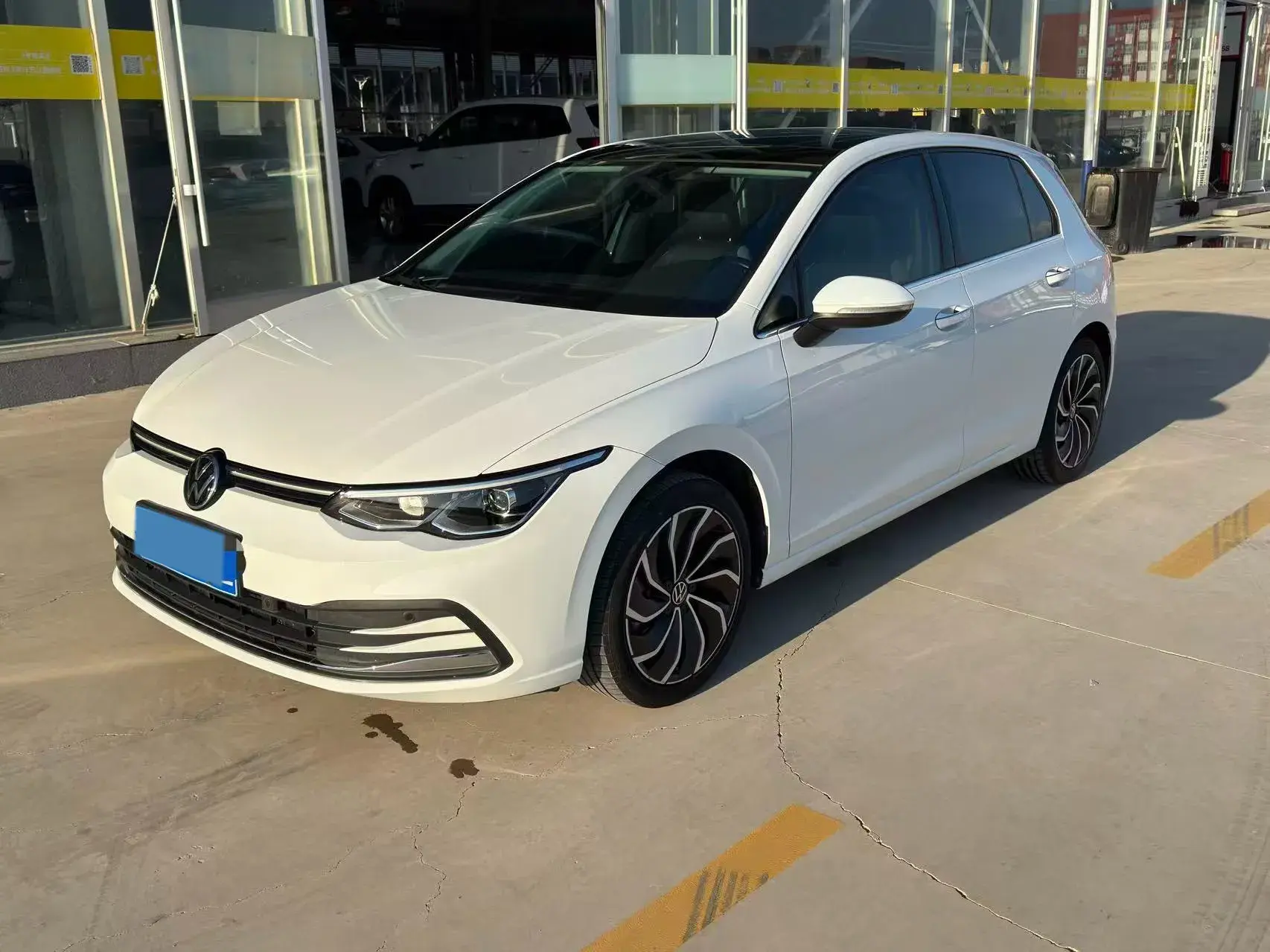 2021 VOLKSWAGEN GOLF view 1