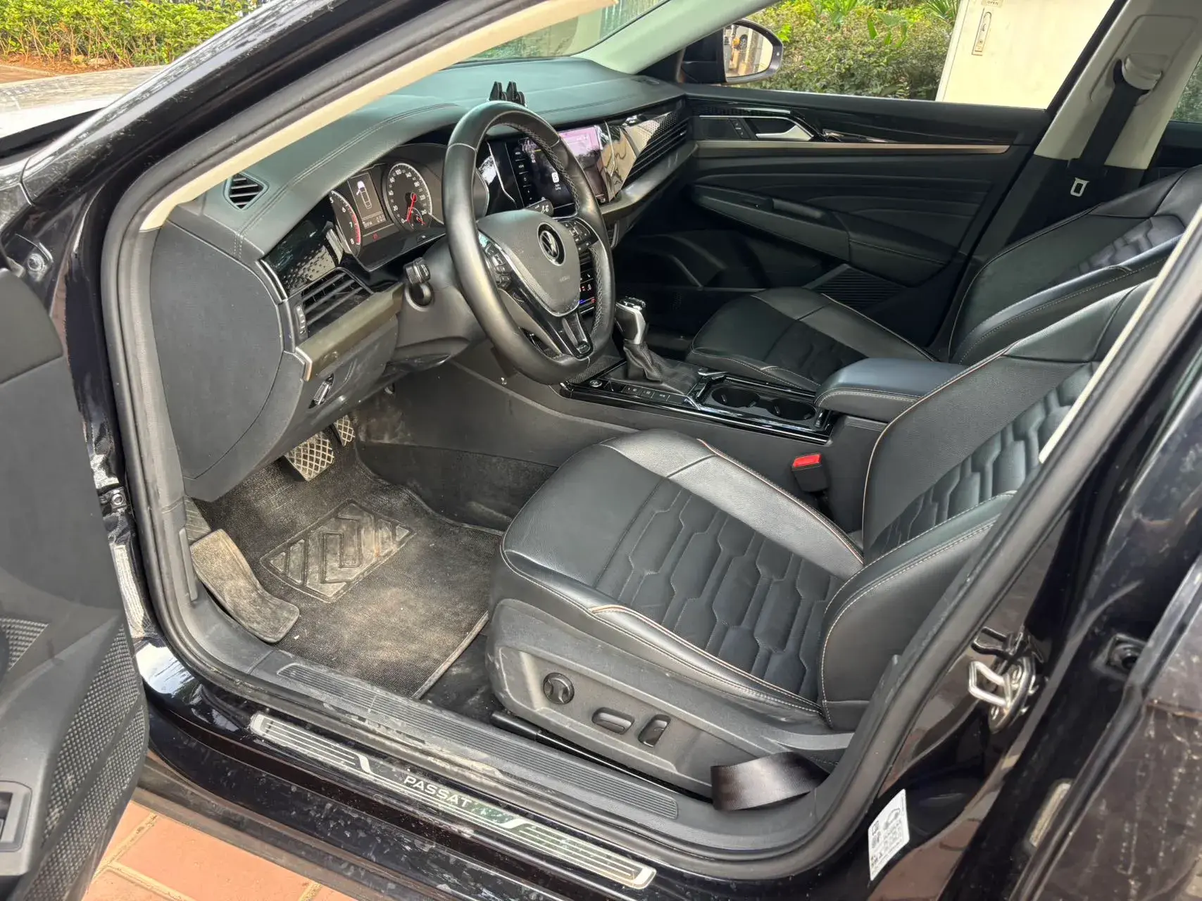 2021 VOLKSWAGEN PASSAT thumbnail 4