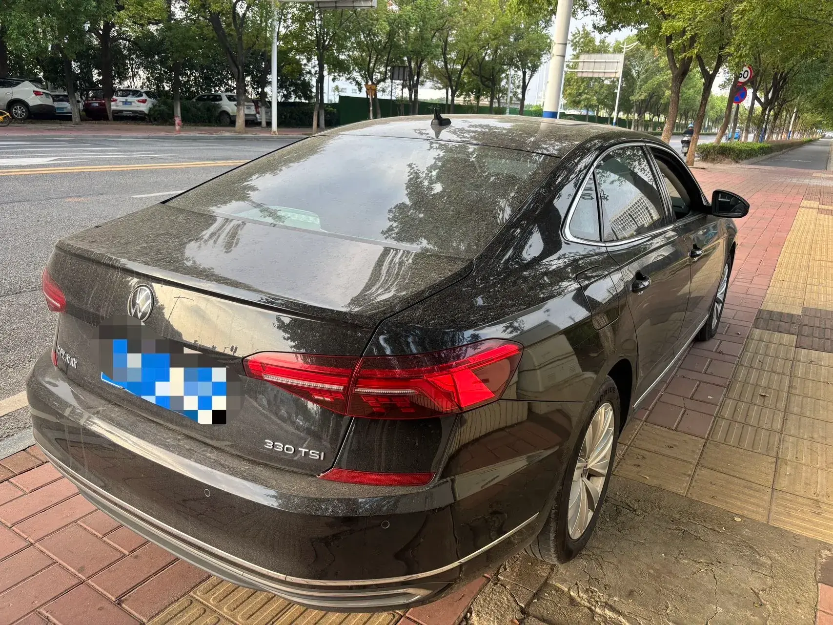 2021 VOLKSWAGEN PASSAT thumbnail 3