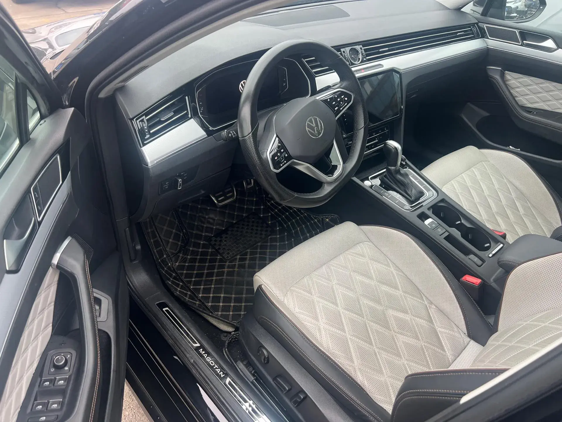 2023 VOLKSWAGEN MAGOTAN thumbnail 3