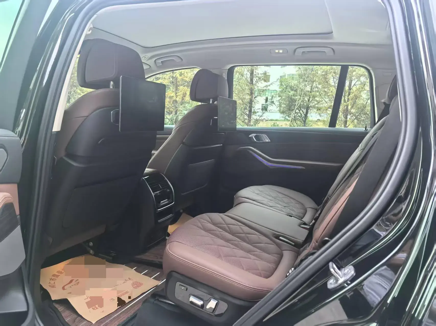 2023 BMW X7 thumbnail 4