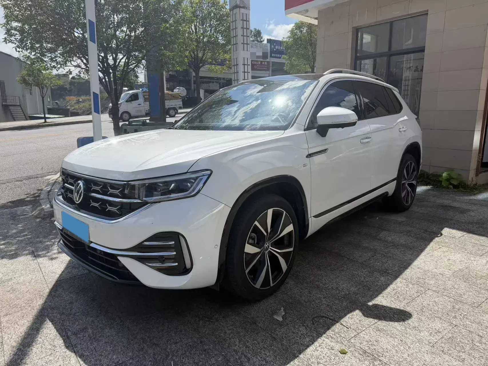 2023 VOLKSWAGEN TAYRON view 1