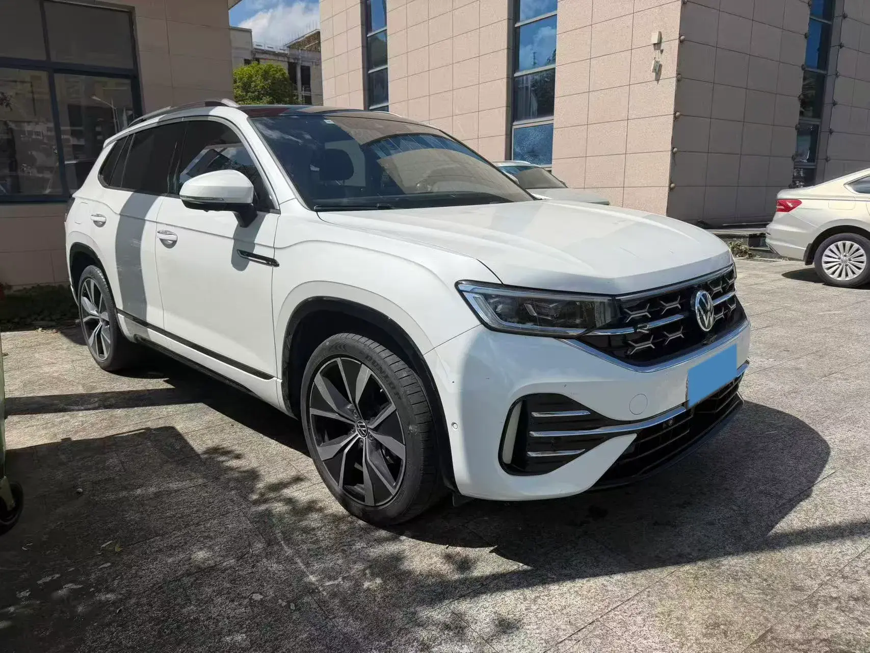 2023 VOLKSWAGEN TAYRON thumbnail 3