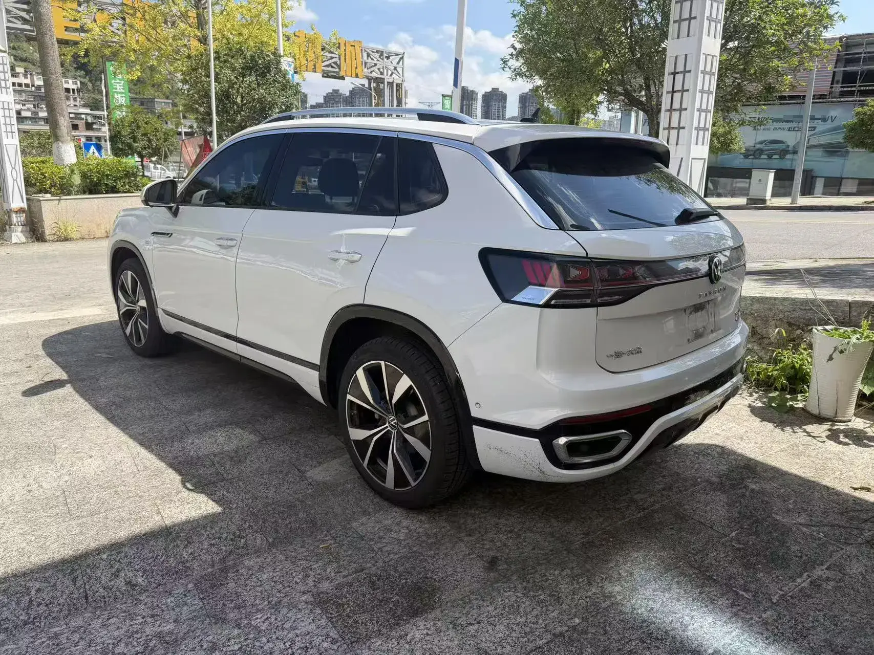 2023 VOLKSWAGEN TAYRON thumbnail 4