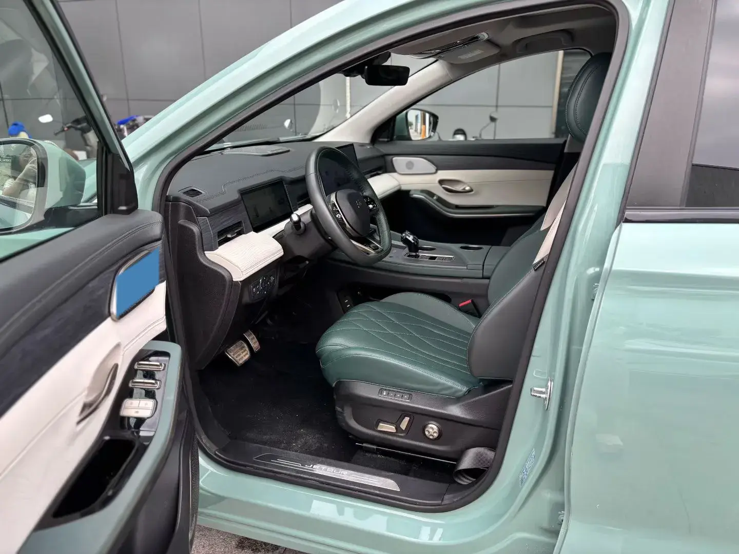 2023 JETOUR X70 thumbnail 4