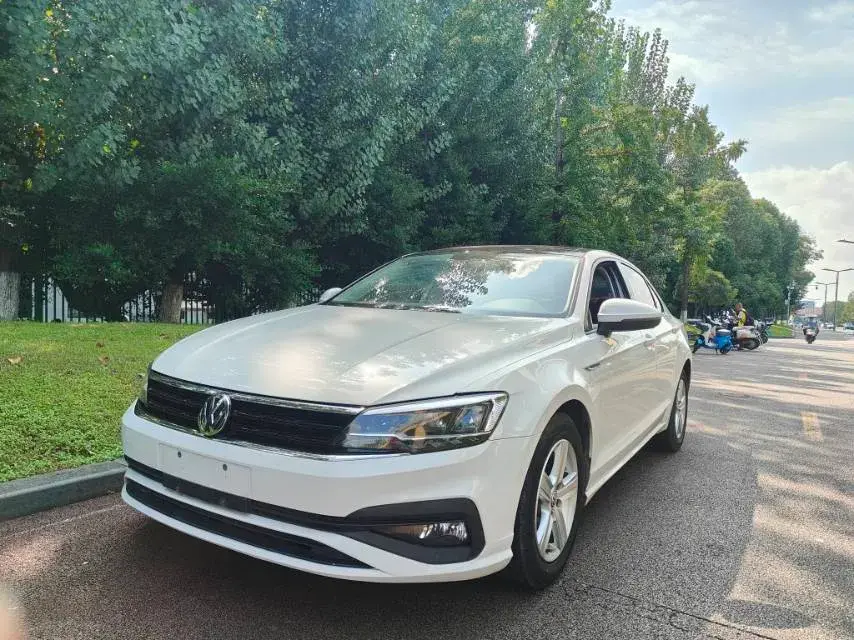 2021 VOLKSWAGEN LAMANDO view 1