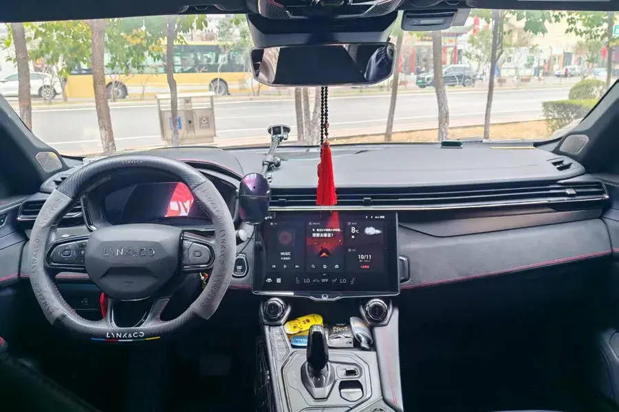 2020 LYNK&CO 05 thumbnail 4