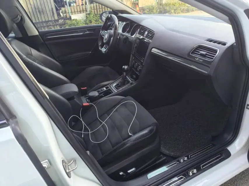 2018 VOLKSWAGEN GOLF thumbnail 4