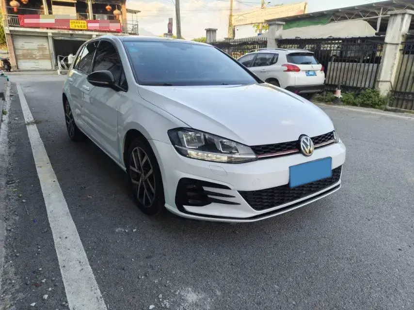 2018 VOLKSWAGEN GOLF thumbnail 3