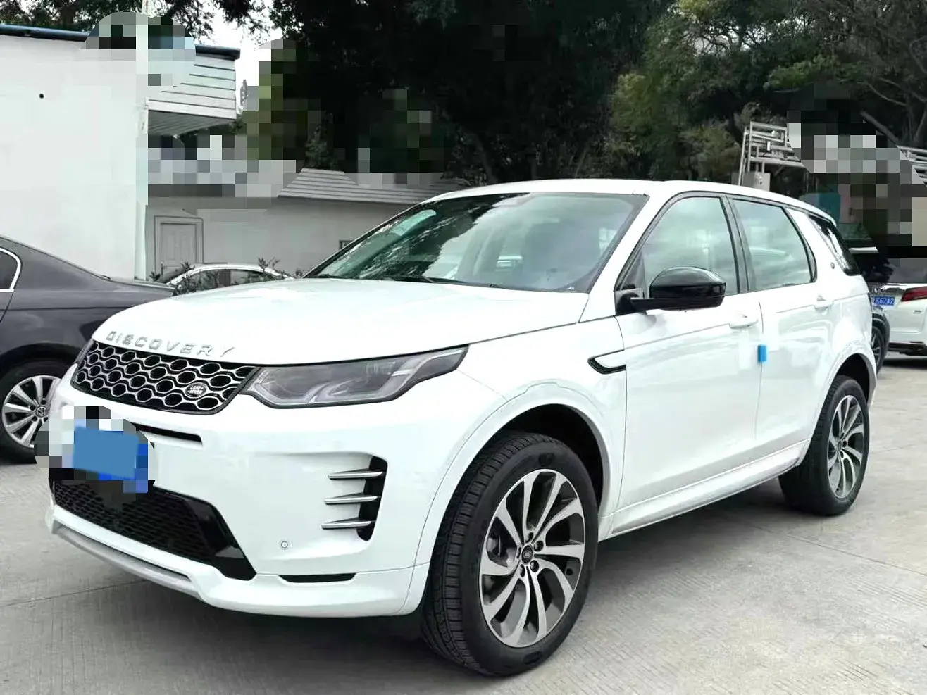 2025 LAND ROVER view 1