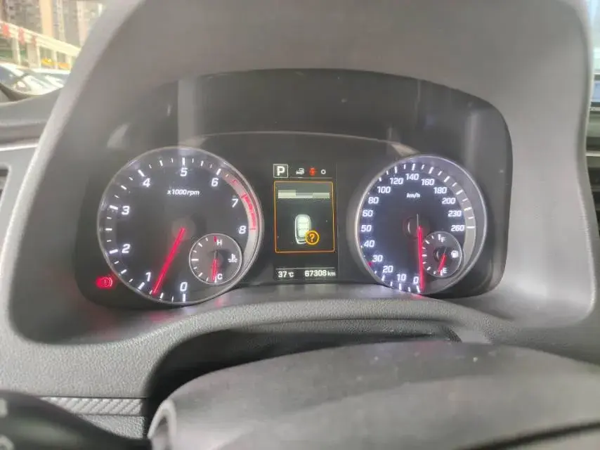 2018 HYUNDAI ELANTRA thumbnail 3