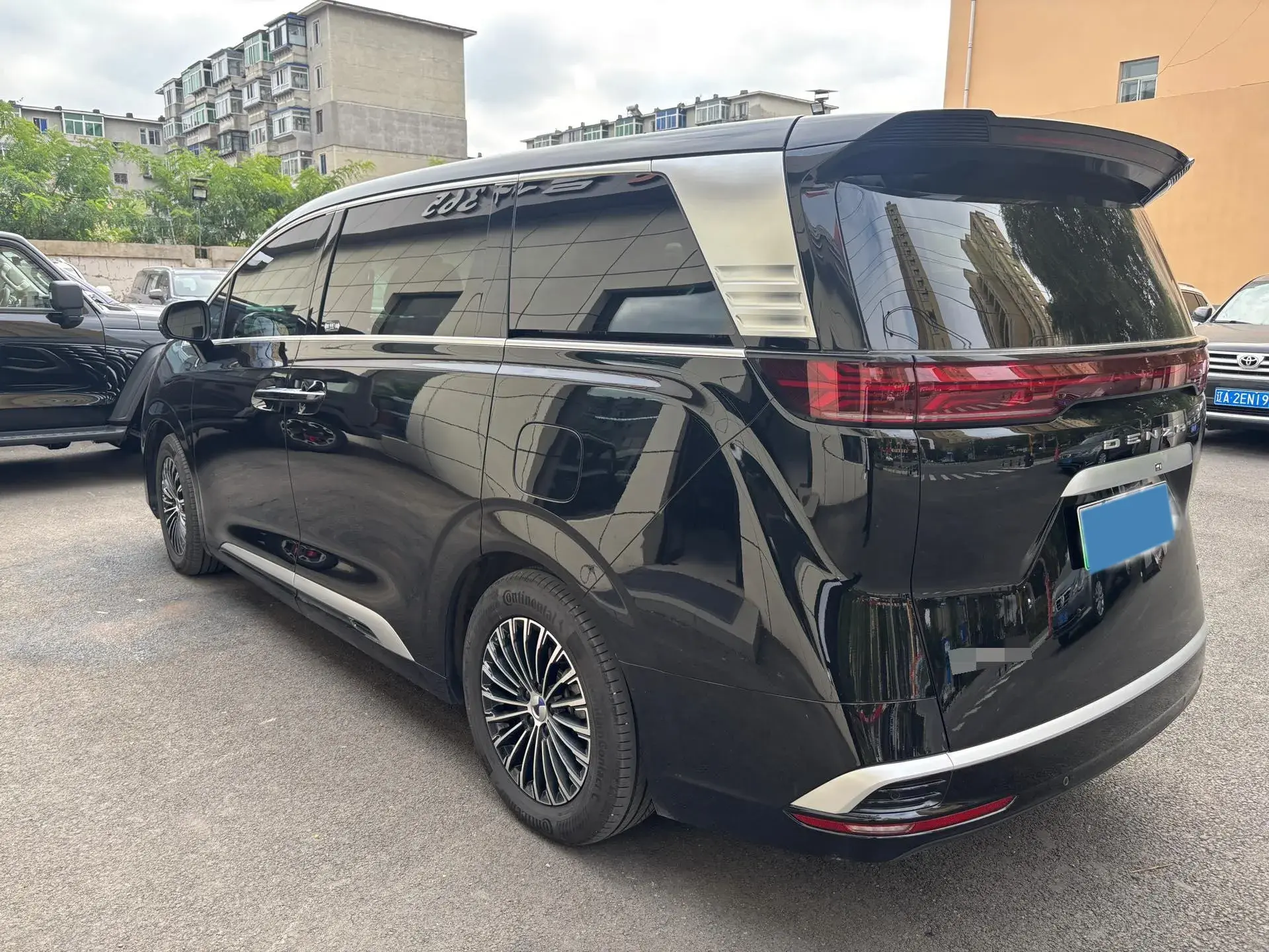 2024 DENZA D9 thumbnail 3