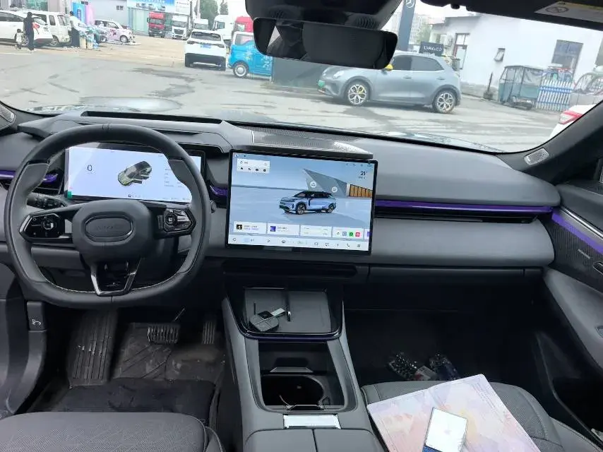 2025 LYNK&CO 08 thumbnail 4