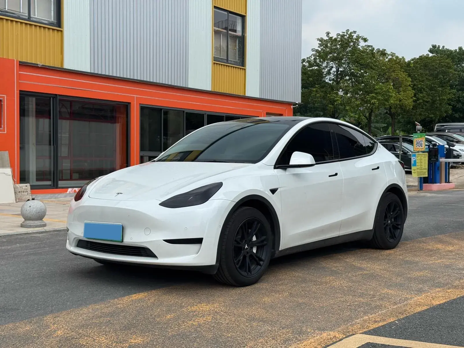 2022 TESLA MODEL view 1