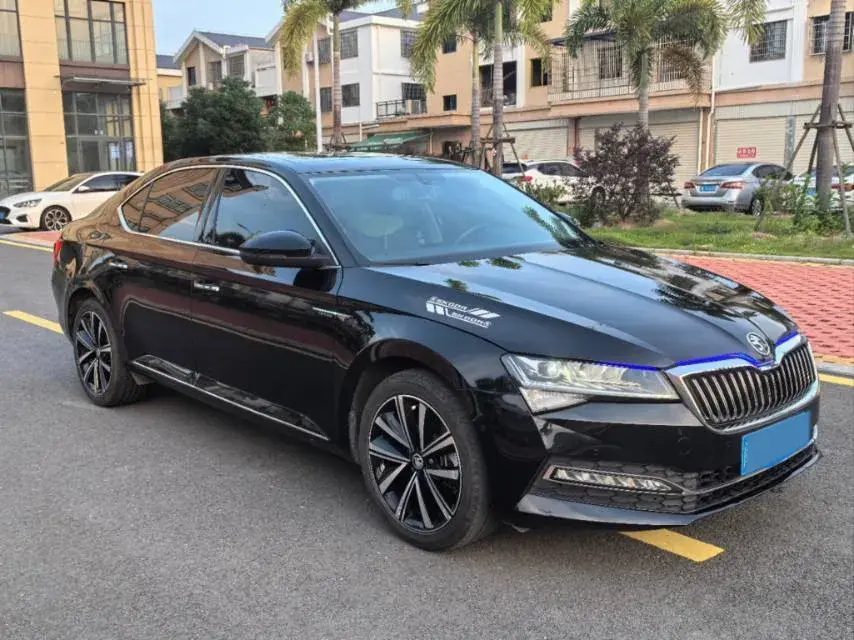 2023 SKODA SUPERB thumbnail 3