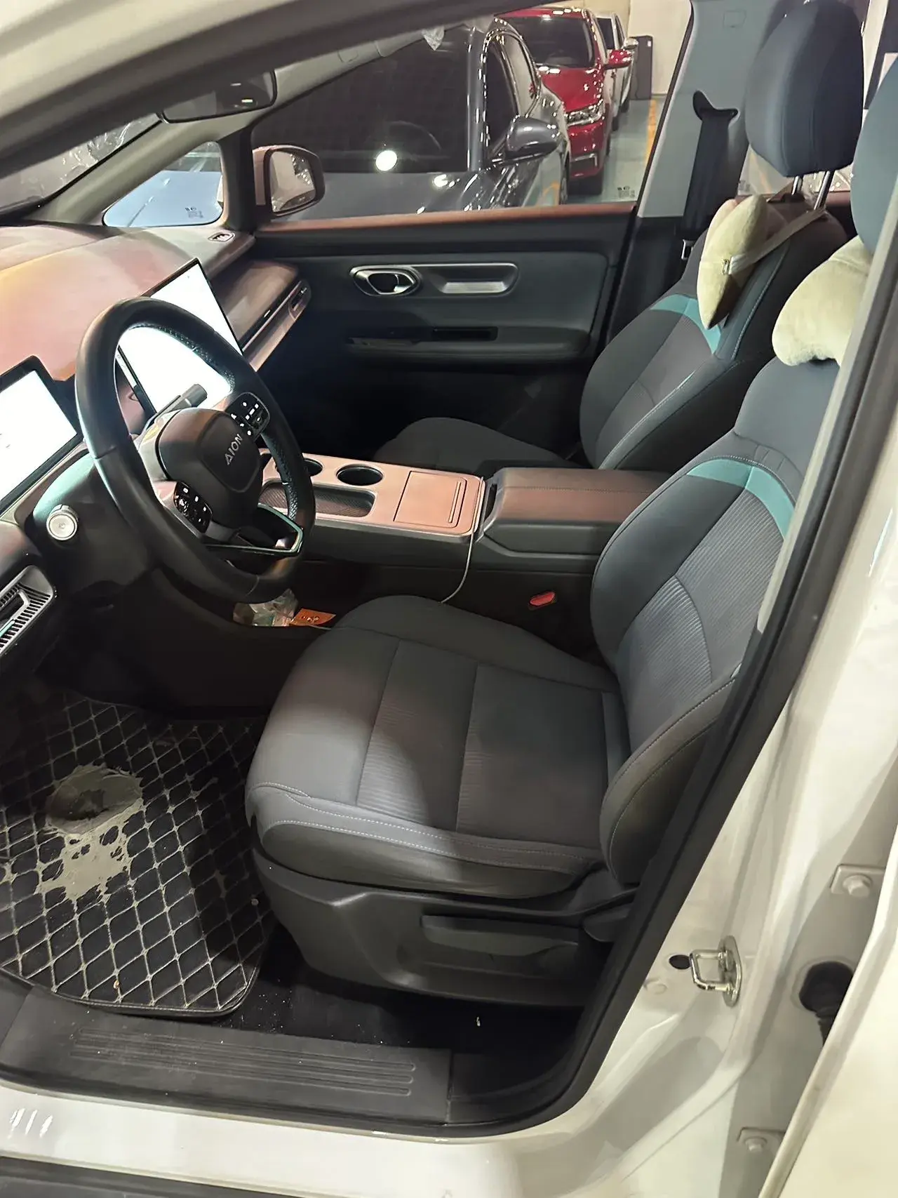 2023 AION Y thumbnail 3