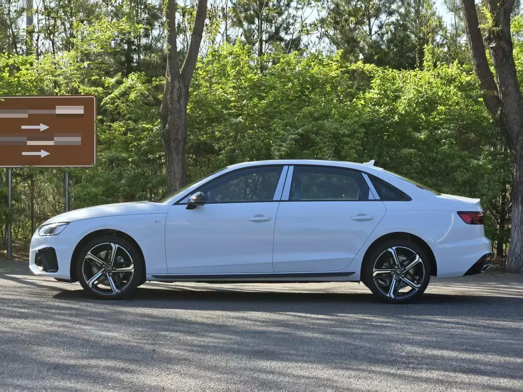 2024 AUDI A4L thumbnail 3