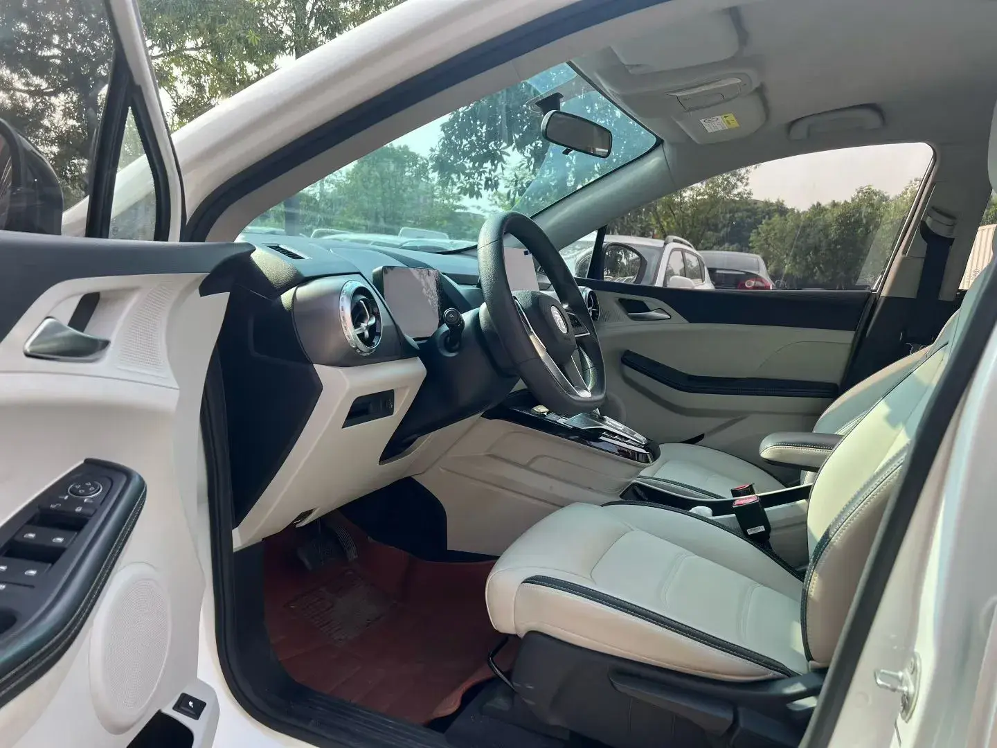 2021 BYD YUAN thumbnail 4