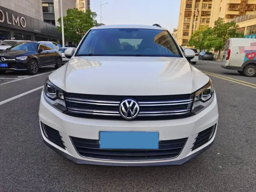 2017 VOLKSWAGEN TIGUAN thumbnail 2
