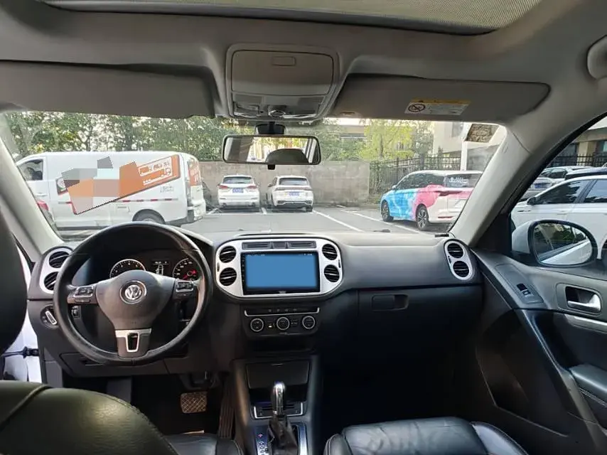 2017 VOLKSWAGEN TIGUAN thumbnail 4