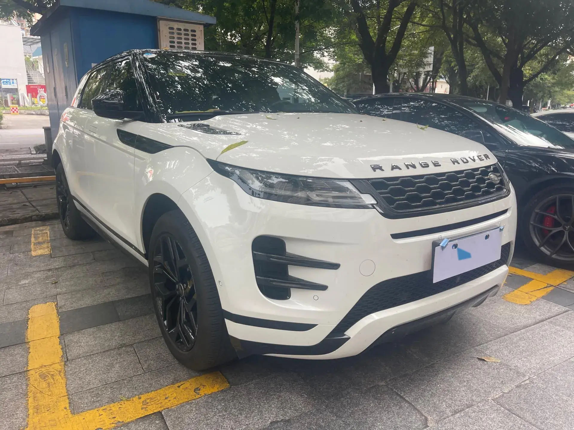 2021 LAND ROVER thumbnail 3