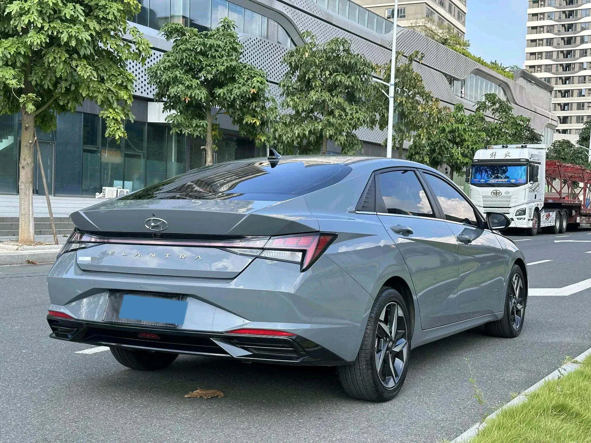 2022 HYUNDAI ELANTRA thumbnail 3