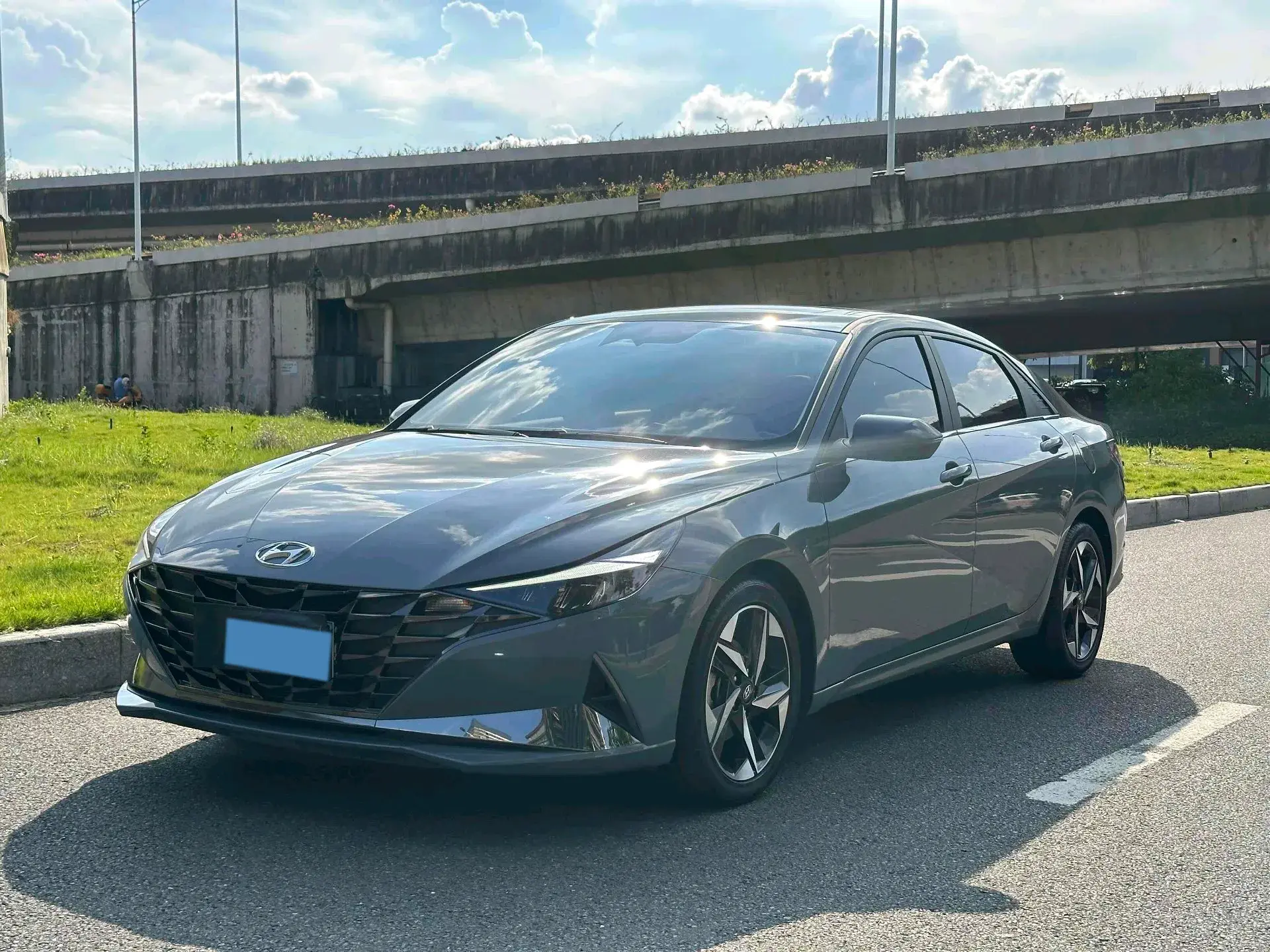 2022 HYUNDAI ELANTRA view 1