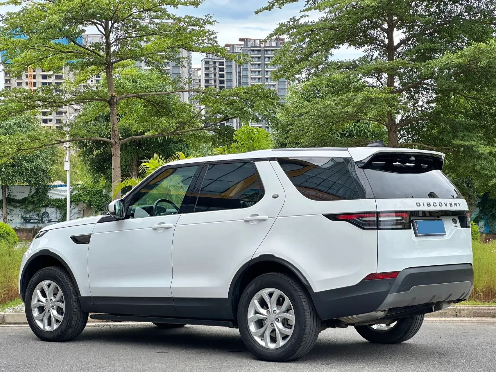 2017 LAND ROVER thumbnail 4