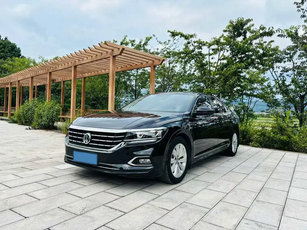 2020 VOLKSWAGEN PASSAT view 1