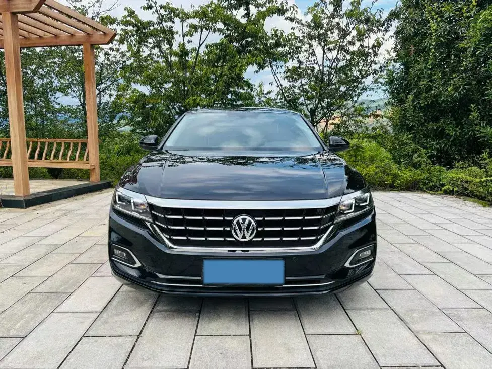 2020 VOLKSWAGEN PASSAT thumbnail 3
