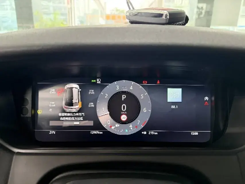 2024 LAND ROVER thumbnail 4