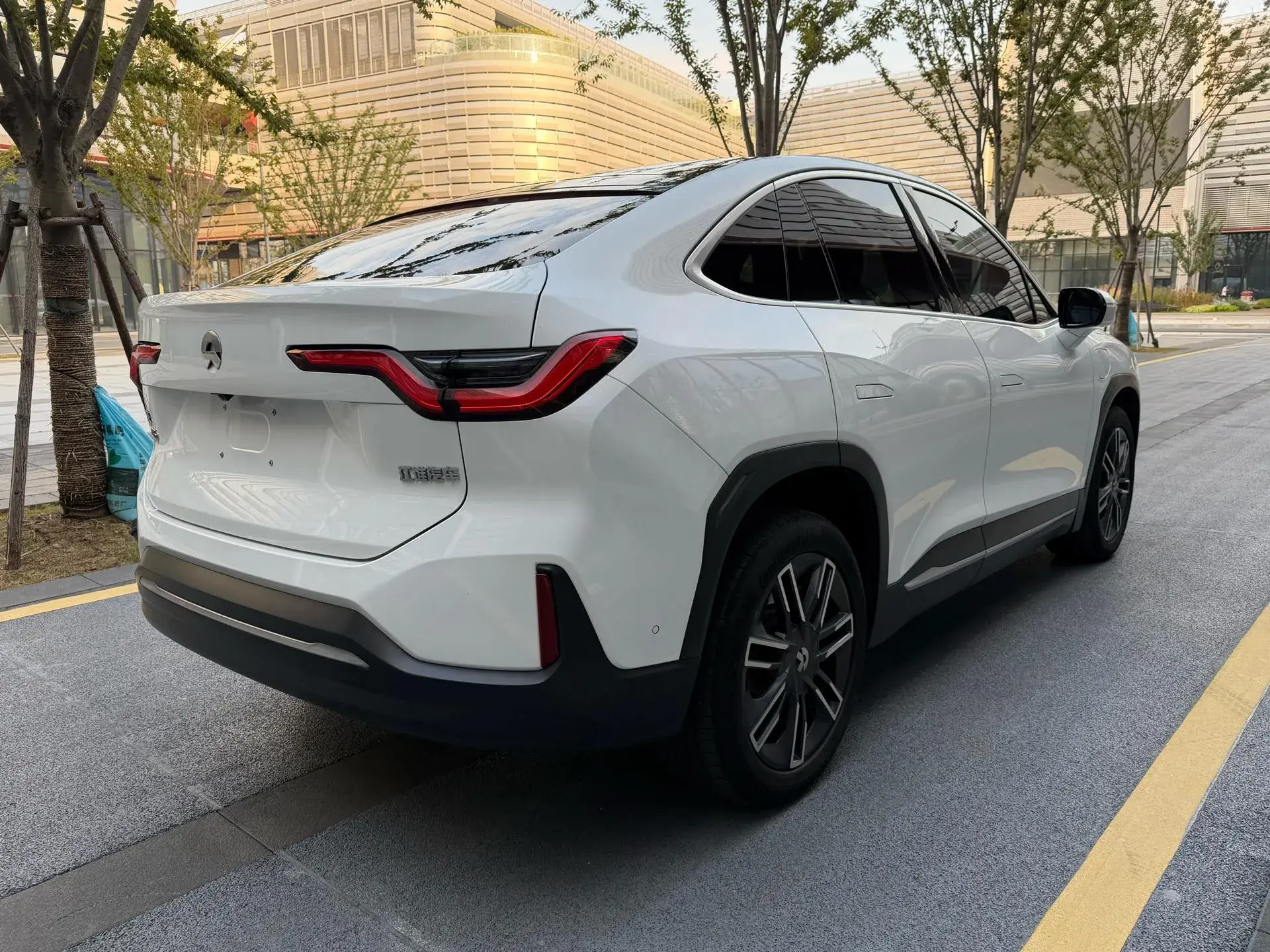 2020 NIO EC6 thumbnail 3